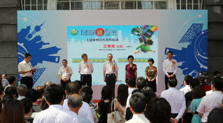 ARJ21-700飛機模型亮相金茂大廈觀(guān)光廳