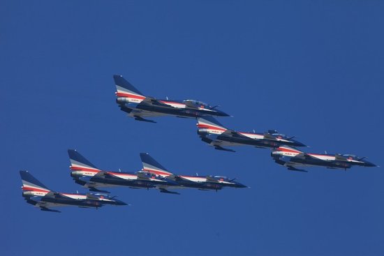 珠海航展迎來(lái)公眾日 飛行表演內容最豐富